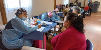 Vecinos de Camino Internacional reciben atención podológica gratuita