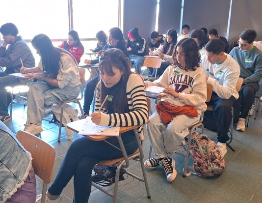 ¿Estudiar con IA para la PAES? Experta advierte sus límites y revela cómo aprovecharla sin cometer errores