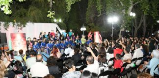 Villancicos de Navidad en la Plaza de Armas convocó a las familias andinas