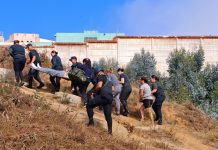 Gendarmería se prepara para una evacuación producto de un incendio forestal