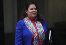 Maya Fernández renunció al Ministerio de Defensa tras polémica por fallida venta de casa de Allende