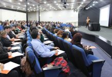 Docentes y asistentes de colegios de Quilpué se capacitan en estrategias inclusivas para abordar el autismo a través de proyecto Aula del Futuro de UDLA