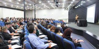 Docentes y asistentes de colegios de Quilpué se capacitan en estrategias inclusivas para abordar el autismo a través de proyecto Aula del Futuro de UDLA