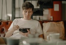 Crecen los hogares unipersonales en Chile: carrito de compra más pequeños y nuevos hábitos de consumo