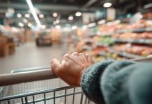 Inflación obliga a 6 de cada 10 familias chilenas a reducir drásticamente sus gastos este 2025