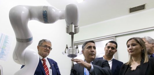 Robot quirúrgico llega por primera vez a regiones: Hospital de San Felipe incorpora tecnología MARS de Levita Magnetics
