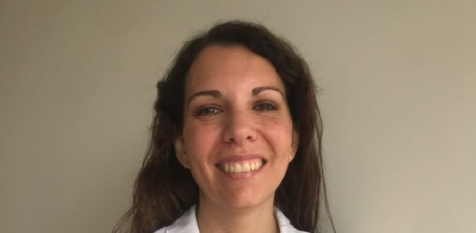 ¿Te cepillas los dientes apenas terminas de comer? Odontólogos explican por qué podría ser un error