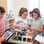 En la era de la inteligencia artificial, los colegios apuestan por las habilidades que las máquinas no pueden reemplazar